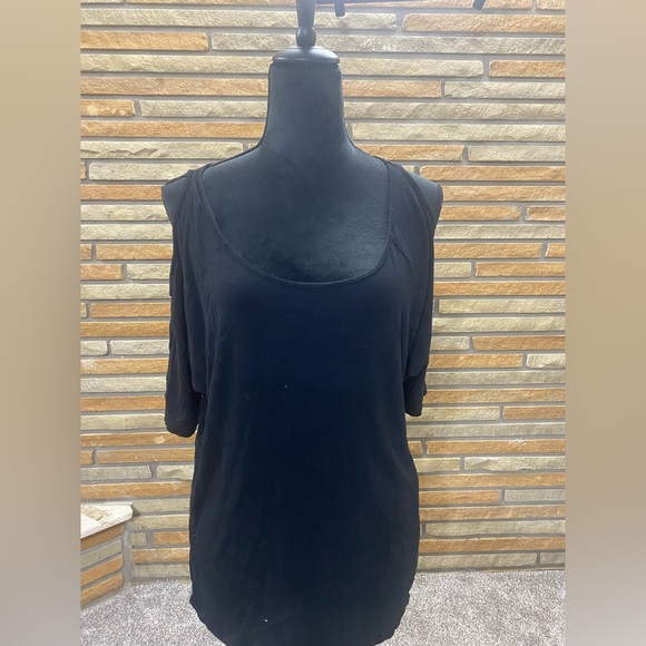 Large cold shoulder top - Picture 1 of 6